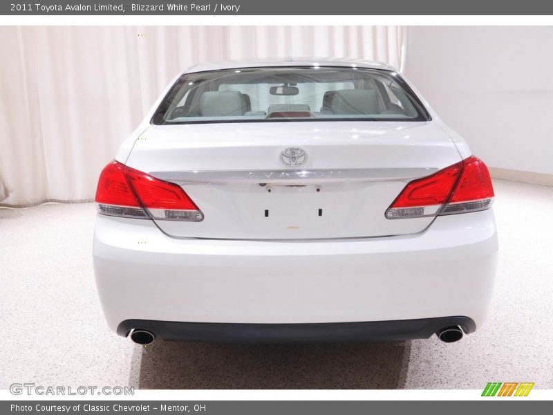 Blizzard White Pearl / Ivory 2011 Toyota Avalon Limited