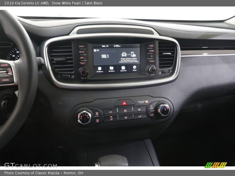 Snow White Pearl / Satin Black 2019 Kia Sorento LX AWD