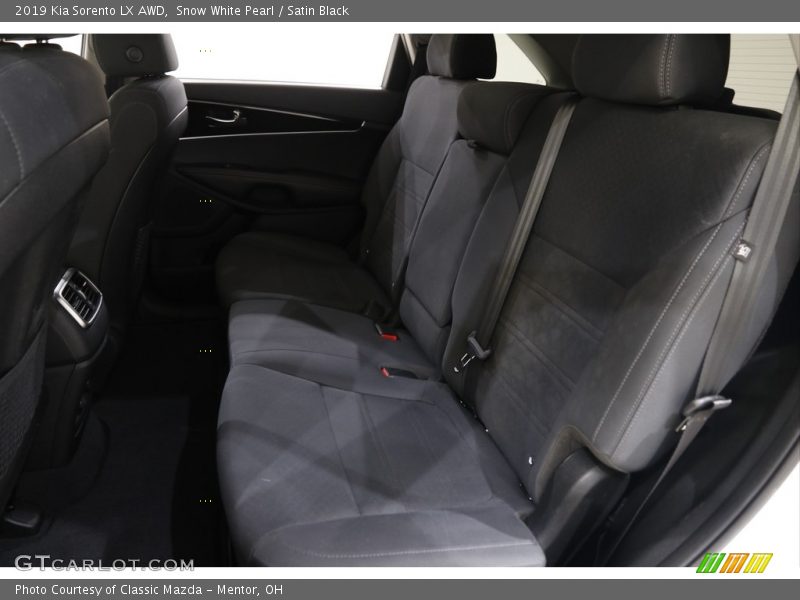 Snow White Pearl / Satin Black 2019 Kia Sorento LX AWD
