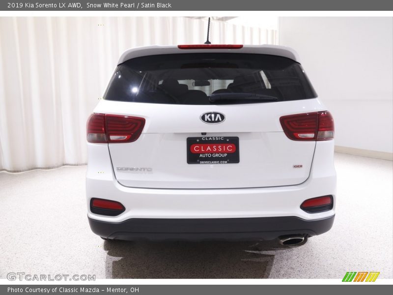 Snow White Pearl / Satin Black 2019 Kia Sorento LX AWD
