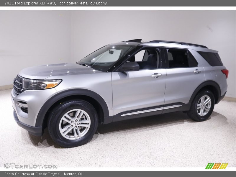  2021 Explorer XLT 4WD Iconic Silver Metallic