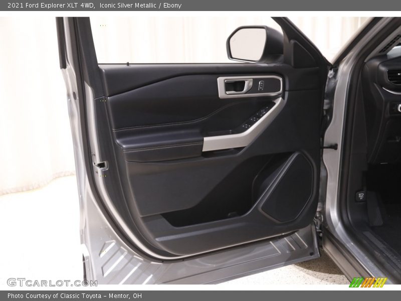 Iconic Silver Metallic / Ebony 2021 Ford Explorer XLT 4WD