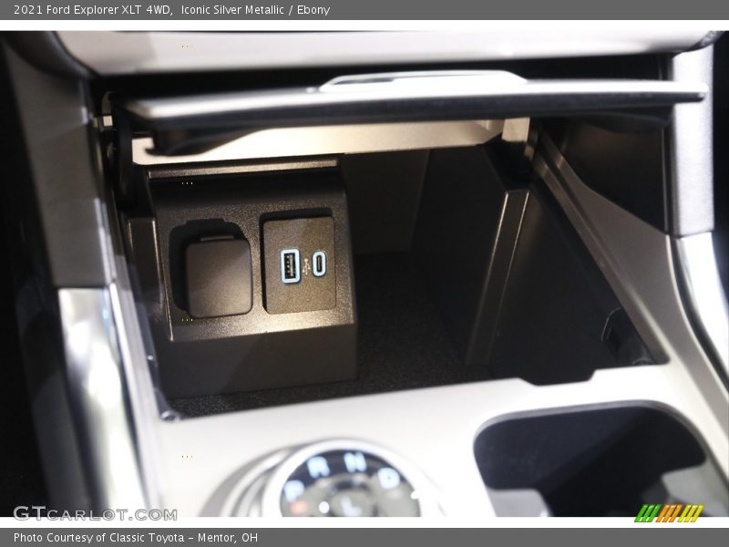 Iconic Silver Metallic / Ebony 2021 Ford Explorer XLT 4WD