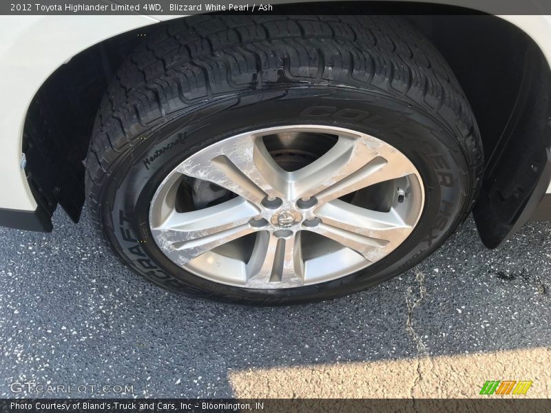 Blizzard White Pearl / Ash 2012 Toyota Highlander Limited 4WD