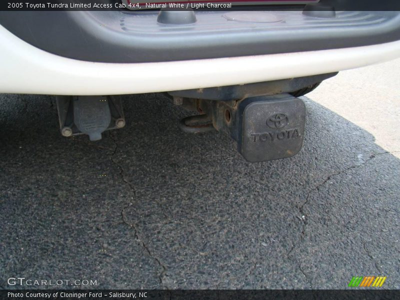 Natural White / Light Charcoal 2005 Toyota Tundra Limited Access Cab 4x4