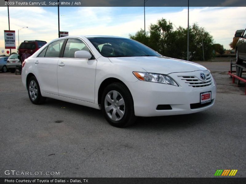 Super White / Ash 2009 Toyota Camry LE