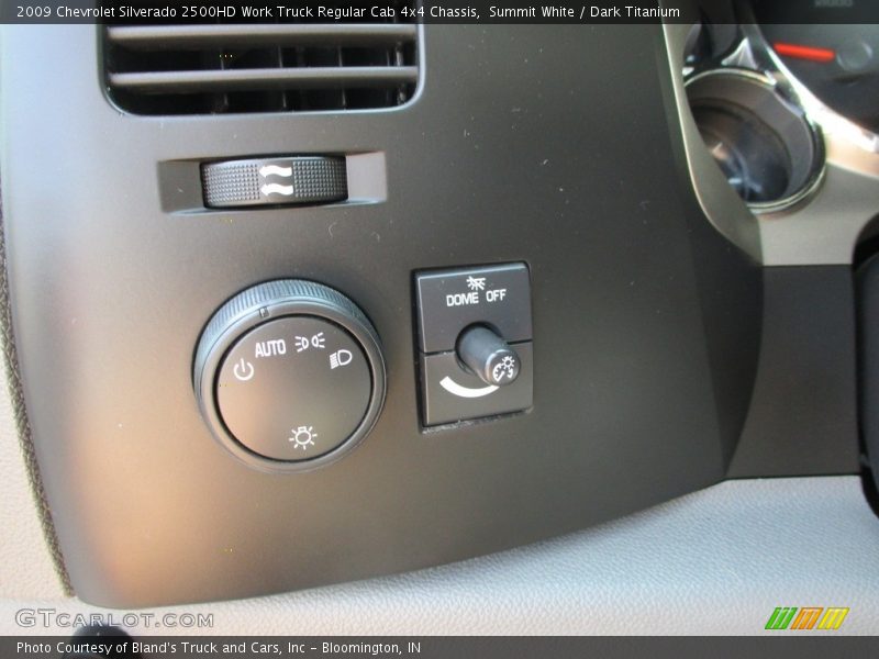 Summit White / Dark Titanium 2009 Chevrolet Silverado 2500HD Work Truck Regular Cab 4x4 Chassis