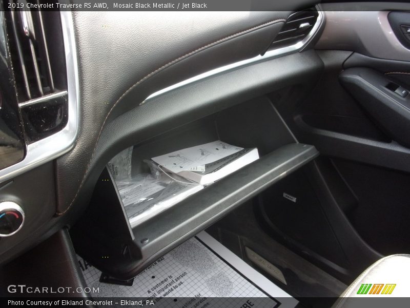 Mosaic Black Metallic / Jet Black 2019 Chevrolet Traverse RS AWD