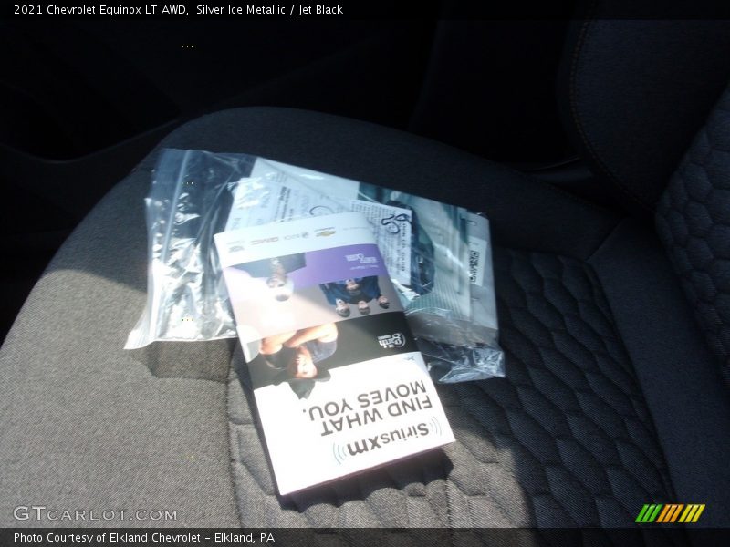 Silver Ice Metallic / Jet Black 2021 Chevrolet Equinox LT AWD