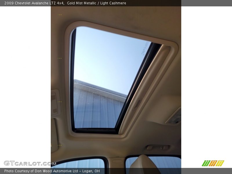 Gold Mist Metallic / Light Cashmere 2009 Chevrolet Avalanche LTZ 4x4
