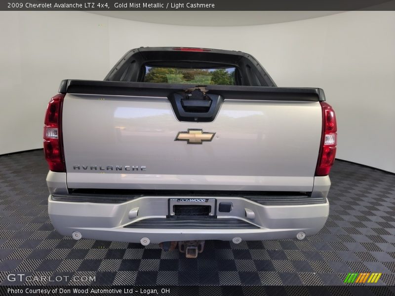 Gold Mist Metallic / Light Cashmere 2009 Chevrolet Avalanche LTZ 4x4