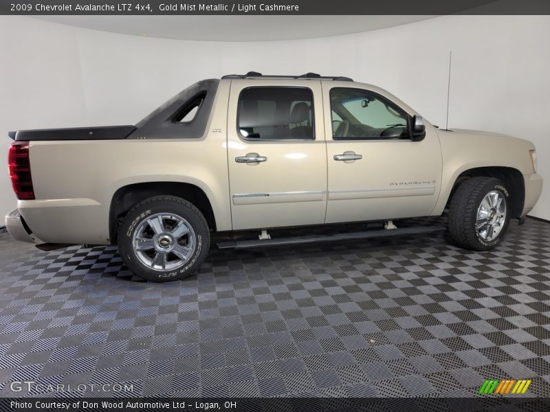Gold Mist Metallic / Light Cashmere 2009 Chevrolet Avalanche LTZ 4x4