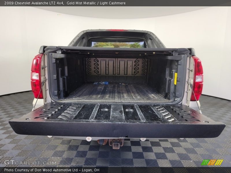 Gold Mist Metallic / Light Cashmere 2009 Chevrolet Avalanche LTZ 4x4