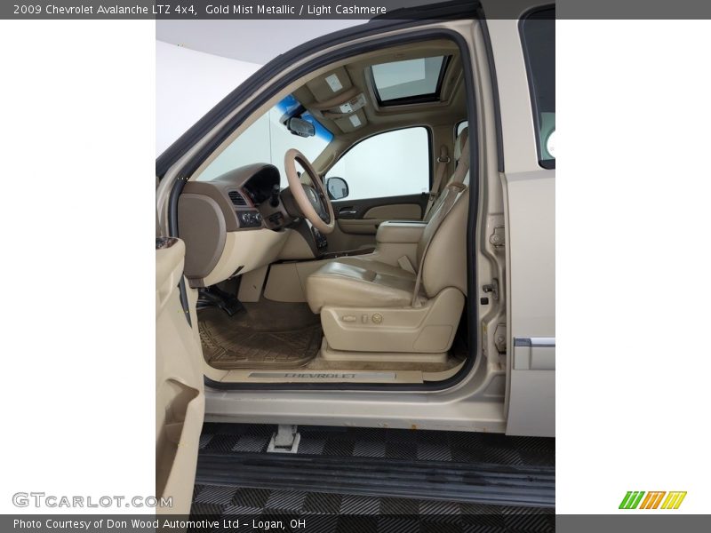 Gold Mist Metallic / Light Cashmere 2009 Chevrolet Avalanche LTZ 4x4