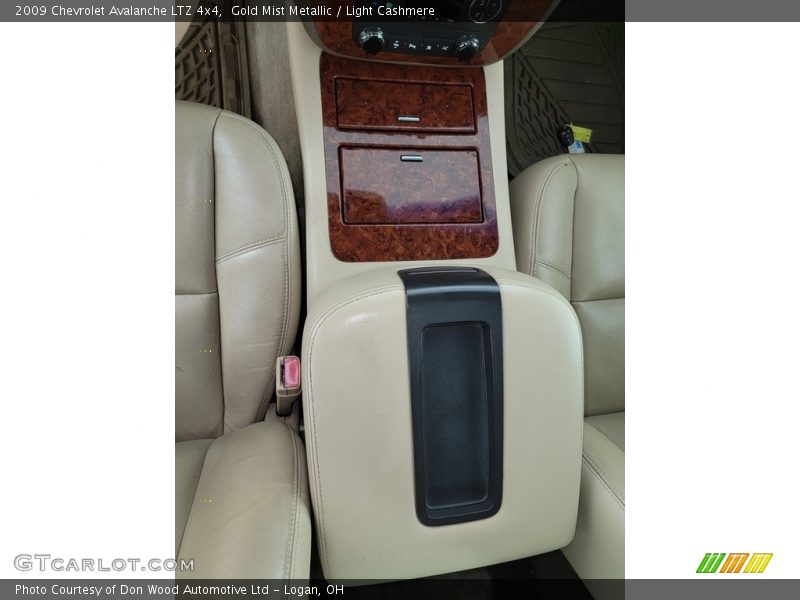 Gold Mist Metallic / Light Cashmere 2009 Chevrolet Avalanche LTZ 4x4