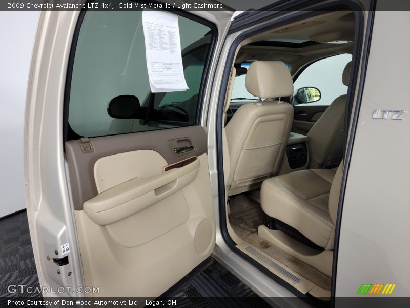 Gold Mist Metallic / Light Cashmere 2009 Chevrolet Avalanche LTZ 4x4