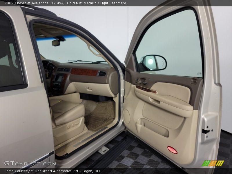 Gold Mist Metallic / Light Cashmere 2009 Chevrolet Avalanche LTZ 4x4