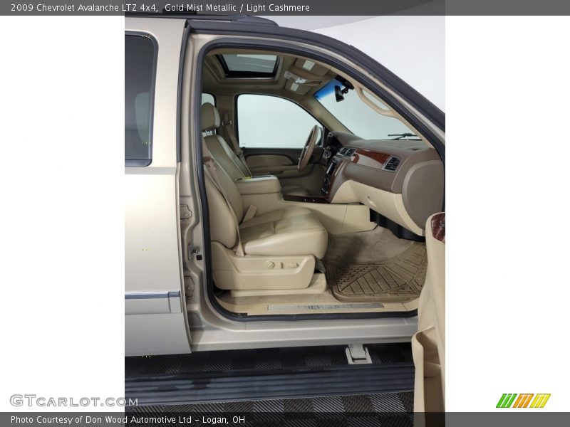 Gold Mist Metallic / Light Cashmere 2009 Chevrolet Avalanche LTZ 4x4