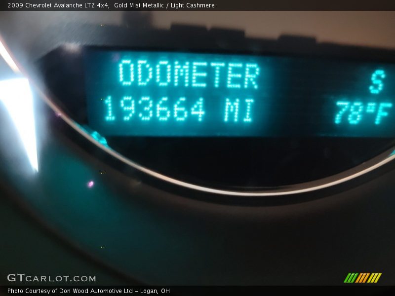 Gold Mist Metallic / Light Cashmere 2009 Chevrolet Avalanche LTZ 4x4
