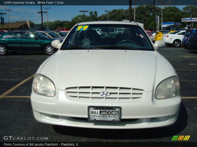 White Pearl / Gray 1999 Hyundai Sonata