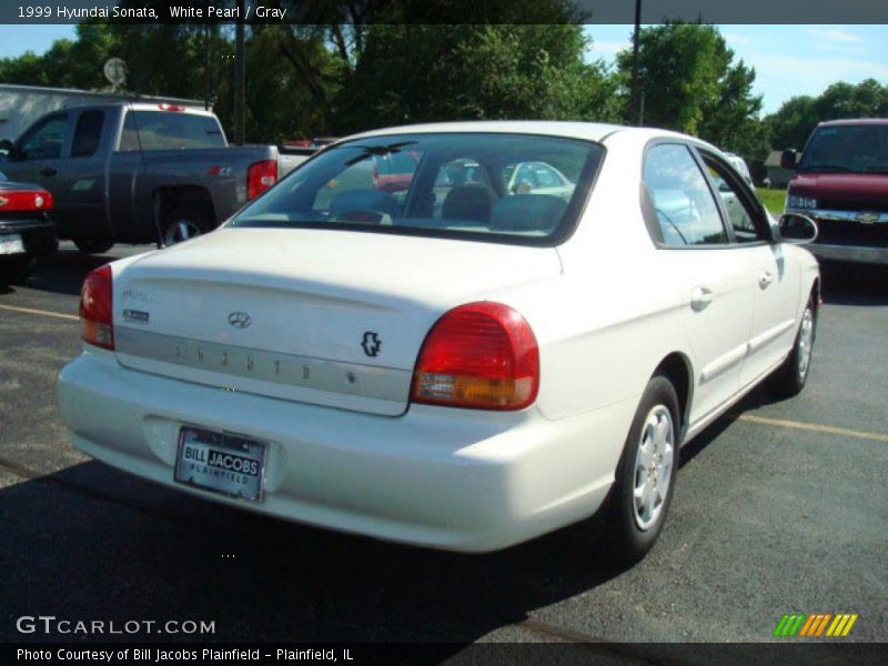 White Pearl / Gray 1999 Hyundai Sonata