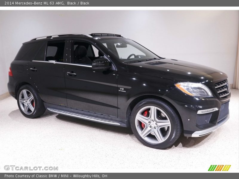 Front 3/4 View of 2014 ML 63 AMG