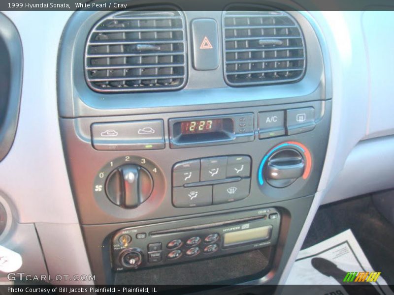 White Pearl / Gray 1999 Hyundai Sonata