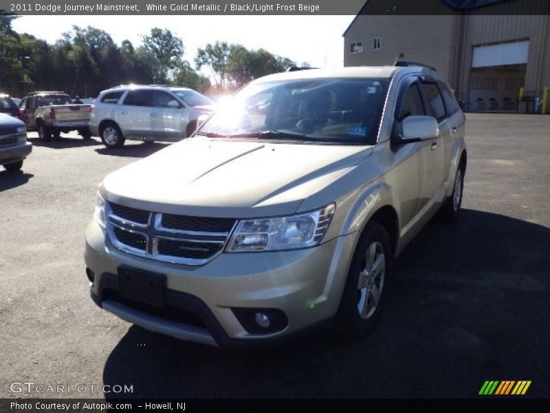 White Gold Metallic / Black/Light Frost Beige 2011 Dodge Journey Mainstreet