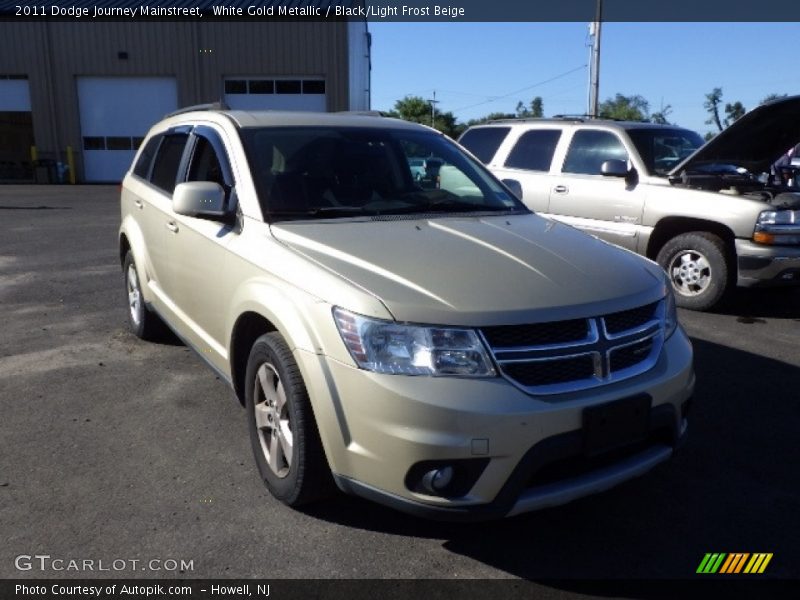 White Gold Metallic / Black/Light Frost Beige 2011 Dodge Journey Mainstreet