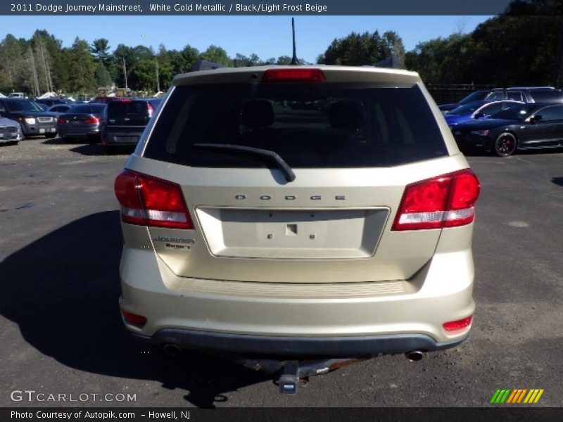 White Gold Metallic / Black/Light Frost Beige 2011 Dodge Journey Mainstreet