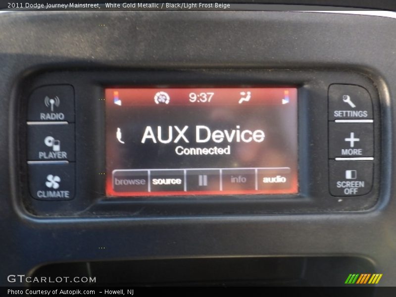 White Gold Metallic / Black/Light Frost Beige 2011 Dodge Journey Mainstreet