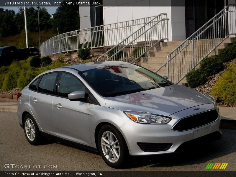 Ingot Silver / Charcoal Black 2018 Ford Focus SE Sedan