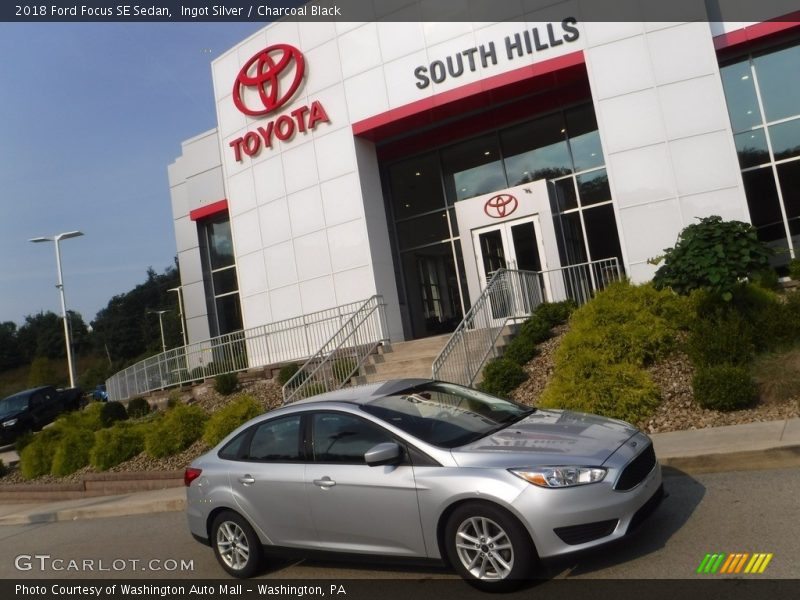Ingot Silver / Charcoal Black 2018 Ford Focus SE Sedan