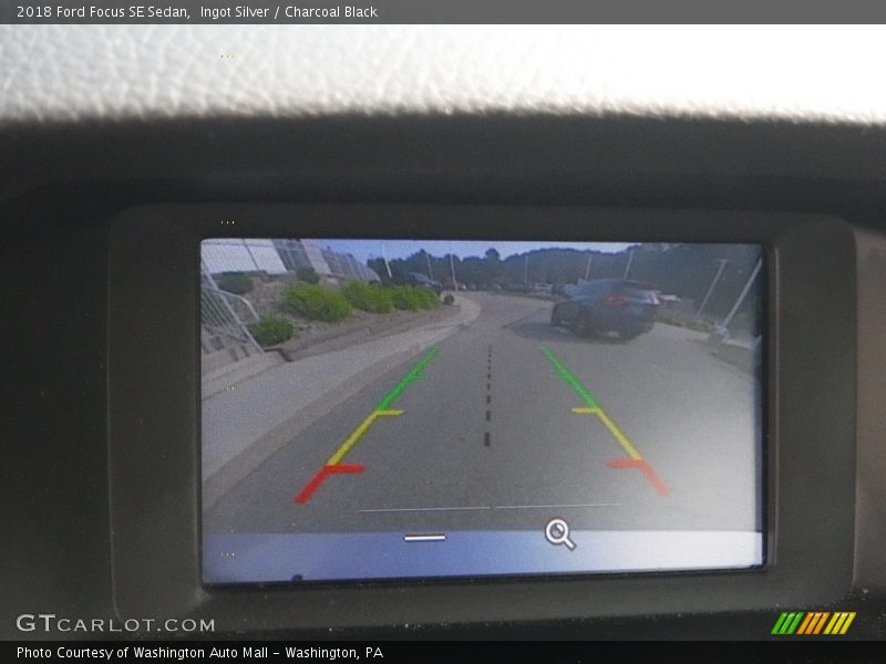 Ingot Silver / Charcoal Black 2018 Ford Focus SE Sedan