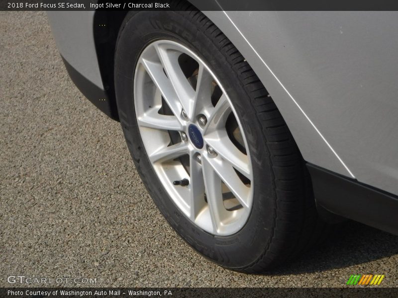 Ingot Silver / Charcoal Black 2018 Ford Focus SE Sedan