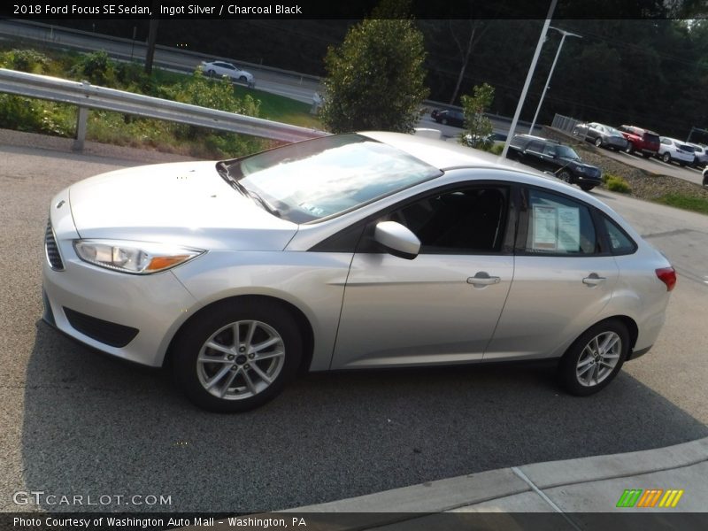 Ingot Silver / Charcoal Black 2018 Ford Focus SE Sedan