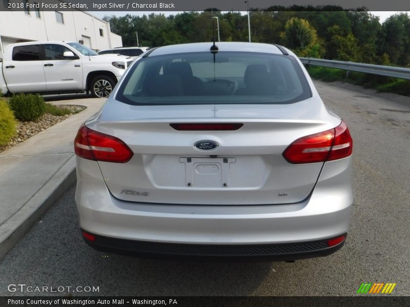 Ingot Silver / Charcoal Black 2018 Ford Focus SE Sedan