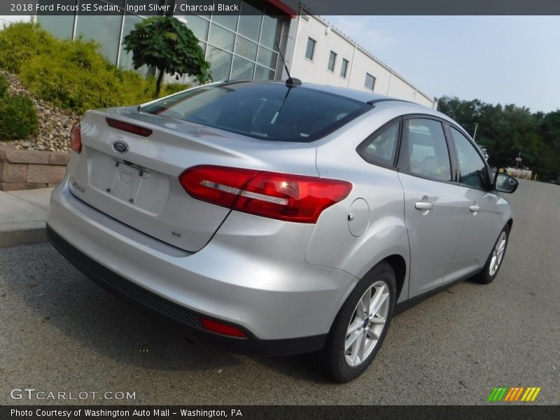 Ingot Silver / Charcoal Black 2018 Ford Focus SE Sedan