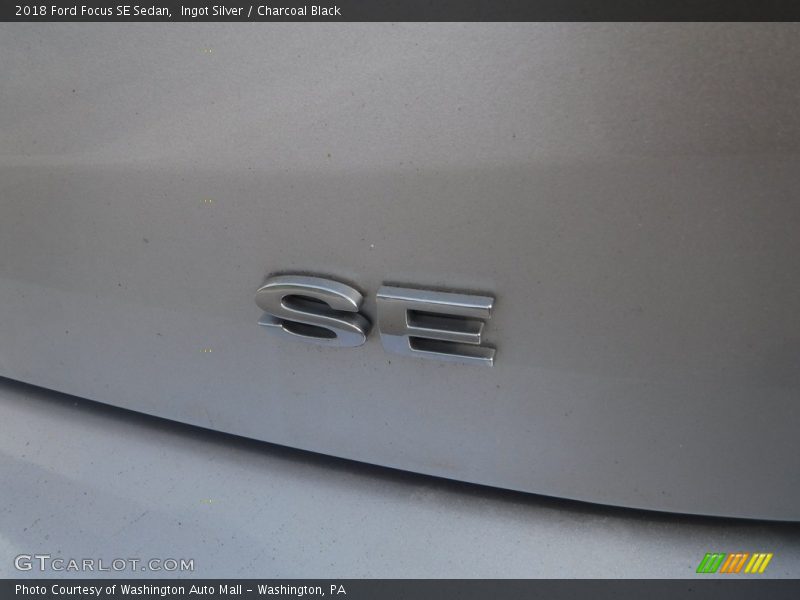 Ingot Silver / Charcoal Black 2018 Ford Focus SE Sedan