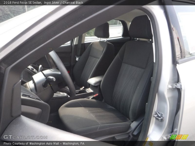 Ingot Silver / Charcoal Black 2018 Ford Focus SE Sedan