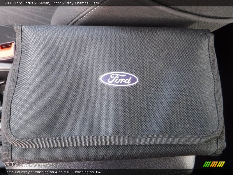 Ingot Silver / Charcoal Black 2018 Ford Focus SE Sedan