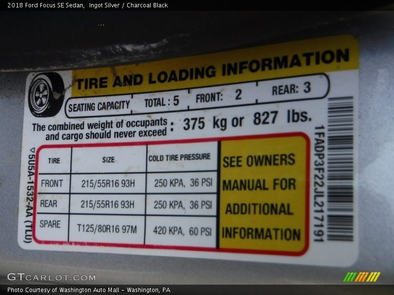 Ingot Silver / Charcoal Black 2018 Ford Focus SE Sedan