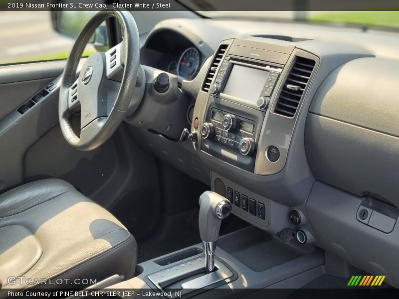 Glacier White / Steel 2019 Nissan Frontier SL Crew Cab