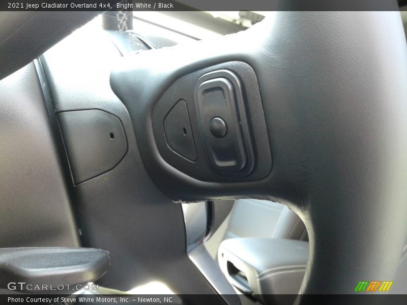 Bright White / Black 2021 Jeep Gladiator Overland 4x4