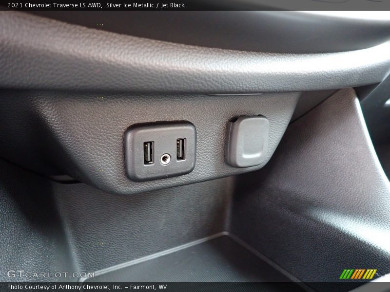 Silver Ice Metallic / Jet Black 2021 Chevrolet Traverse LS AWD