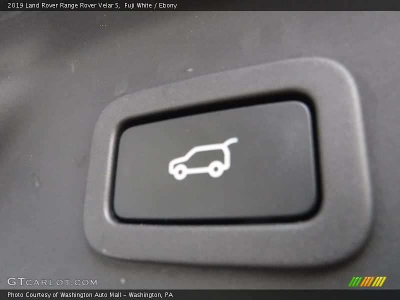 Fuji White / Ebony 2019 Land Rover Range Rover Velar S