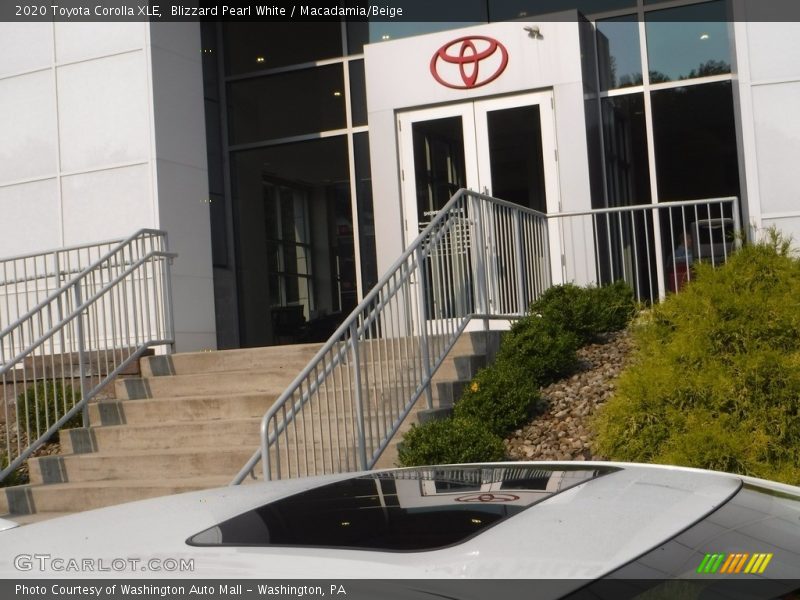Blizzard Pearl White / Macadamia/Beige 2020 Toyota Corolla XLE