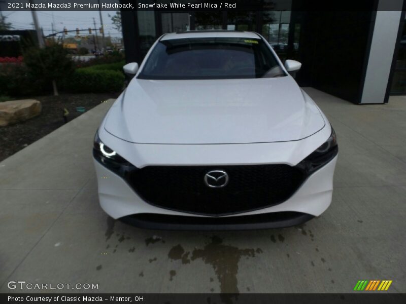 Snowflake White Pearl Mica / Red 2021 Mazda Mazda3 Premium Hatchback