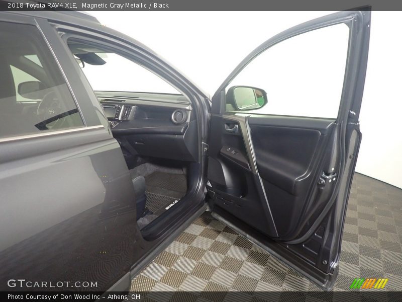 Magnetic Gray Metallic / Black 2018 Toyota RAV4 XLE