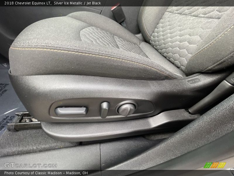 Silver Ice Metallic / Jet Black 2018 Chevrolet Equinox LT